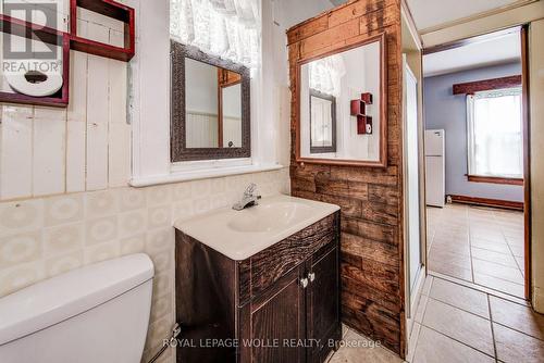 114 Erb Street W, Waterloo, ON - Indoor Photo Showing Bathroom