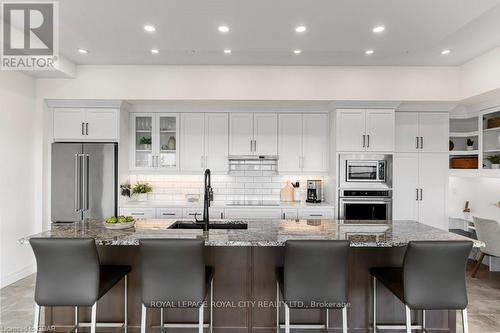 1402 - 1878 Gordon Street, Guelph, ON - Indoor Photo Showing Kitchen With Upgraded Kitchen