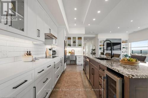 1402 - 1878 Gordon Street, Guelph, ON - Indoor Photo Showing Kitchen With Upgraded Kitchen