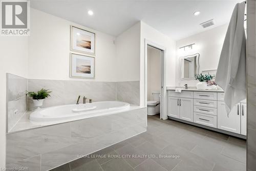 1402 - 1878 Gordon Street, Guelph, ON - Indoor Photo Showing Bathroom