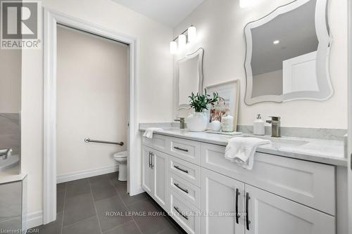 1402 - 1878 Gordon Street, Guelph, ON - Indoor Photo Showing Bathroom