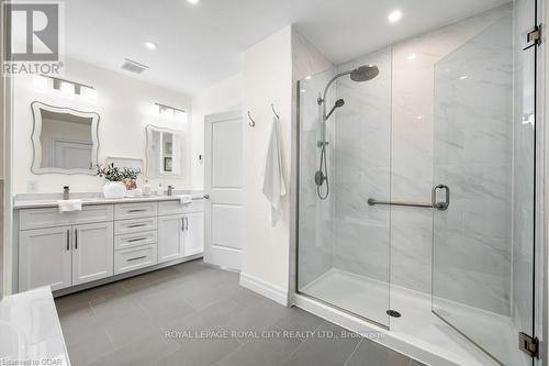 1402 - 1878 Gordon Street, Guelph, ON - Indoor Photo Showing Bathroom