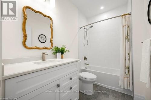 1402 - 1878 Gordon Street, Guelph, ON - Indoor Photo Showing Bathroom