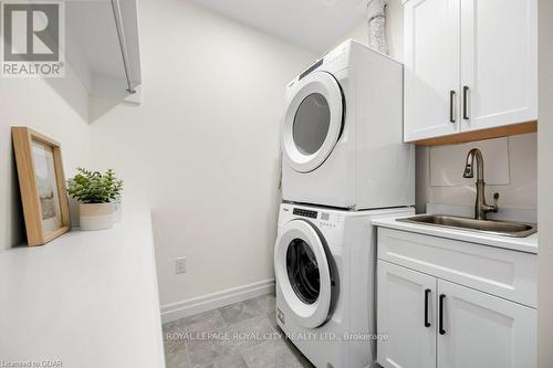 1402 - 1878 Gordon Street, Guelph (Guelph South), ON - Indoor Photo Showing Laundry Room