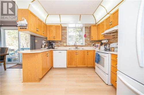 Neutral flooring - 872 Archibald Street, Braeside, ON - Indoor Photo Showing Kitchen