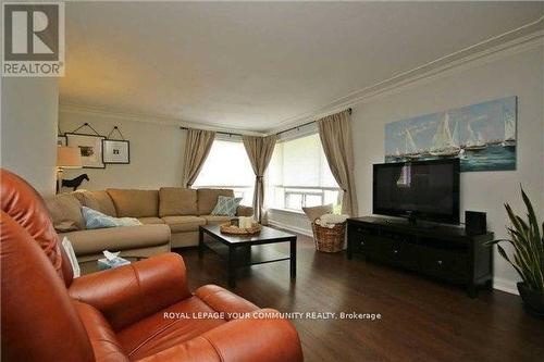 197 Church Street, Bradford West Gwillimbury (Bradford), ON - Indoor Photo Showing Living Room