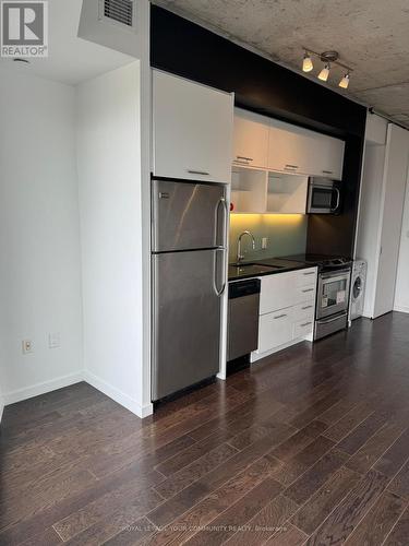 1012 - 51 Trolley Crescent, Toronto, ON - Indoor Photo Showing Kitchen With Stainless Steel Kitchen