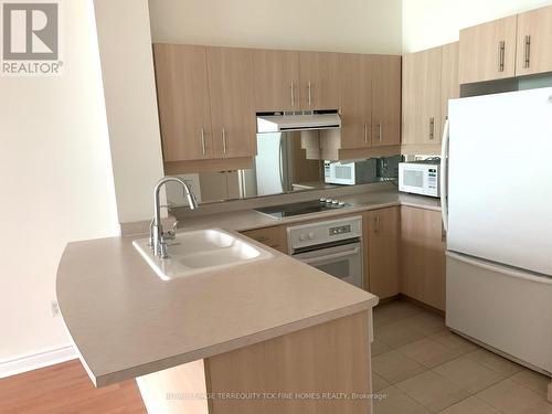 Lph4 - 105 Victoria Street, Toronto, ON - Indoor Photo Showing Kitchen With Double Sink