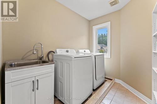 67 Gamble Glen Crescent, Richmond Hill, ON - Indoor Photo Showing Laundry Room