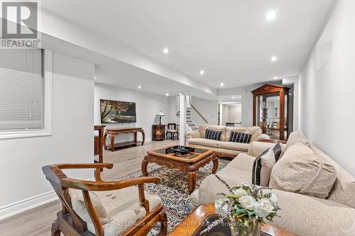 67 Gamble Glen Crescent, Richmond Hill, ON - Indoor Photo Showing Living Room