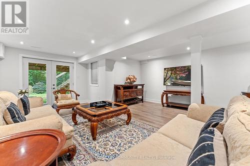 67 Gamble Glen Crescent, Richmond Hill, ON - Indoor Photo Showing Living Room