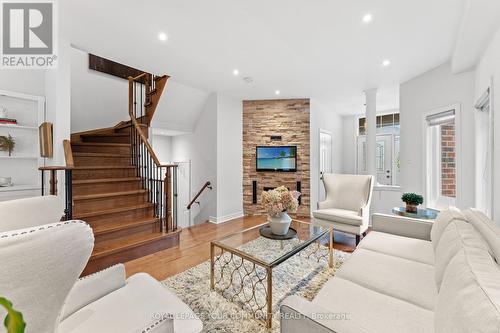 67 Gamble Glen Crescent, Richmond Hill, ON - Indoor Photo Showing Living Room