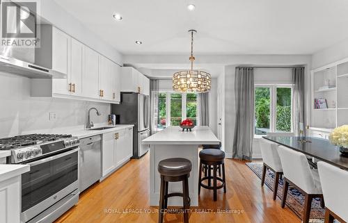 67 Gamble Glen Crescent, Richmond Hill, ON - Indoor Photo Showing Kitchen With Stainless Steel Kitchen With Upgraded Kitchen