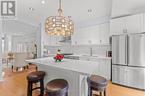 67 Gamble Glen Crescent, Richmond Hill, ON - Indoor Photo Showing Kitchen With Stainless Steel Kitchen With Upgraded Kitchen