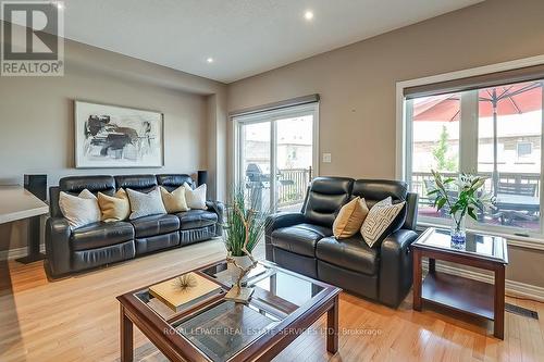 2433 Presquile Drive, Oakville, ON - Indoor Photo Showing Living Room