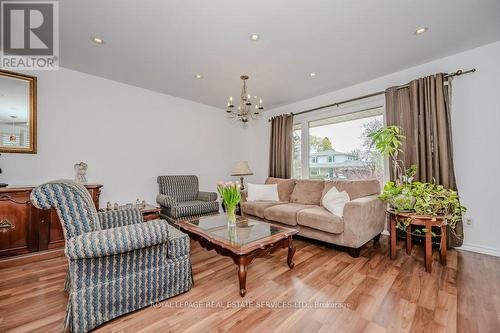 367 Yale Crescent, Oakville (Bronte West), ON - Indoor Photo Showing Living Room