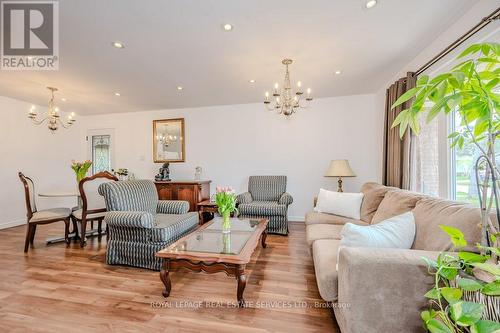 367 Yale Crescent, Oakville (Bronte West), ON - Indoor Photo Showing Living Room