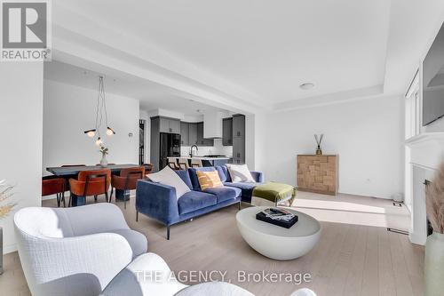 495 Violet Gate, Milton, ON - Indoor Photo Showing Living Room