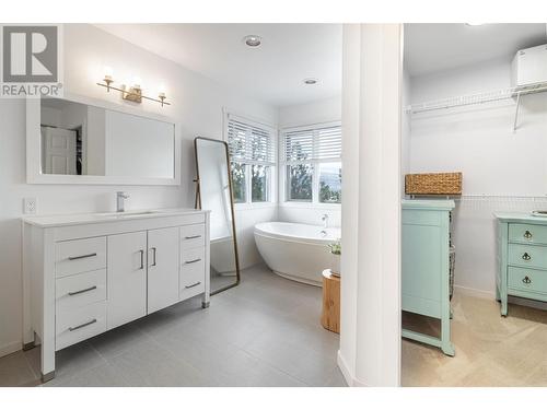 2009 Covington Crescent, West Kelowna, BC - Indoor Photo Showing Bathroom