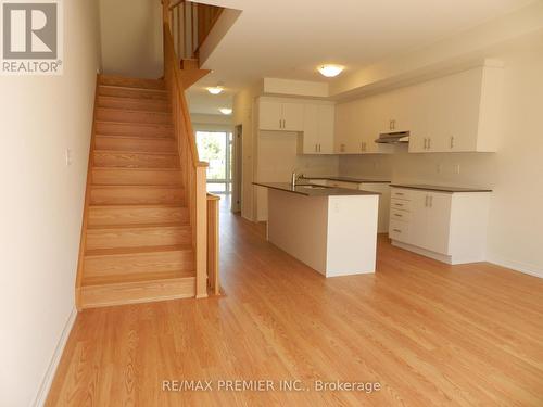 10 Cherry Hill Lane, Barrie (Painswick South), ON - Indoor Photo Showing Kitchen