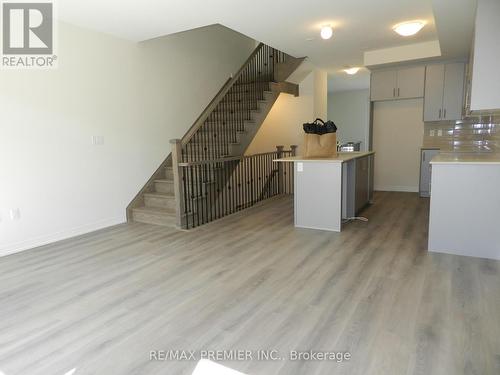 38 Cherry Hill Lane, Barrie (Painswick South), ON - Indoor Photo Showing Kitchen