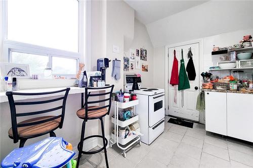 114 Tisdale Street N, Hamilton, ON - Indoor Photo Showing Kitchen