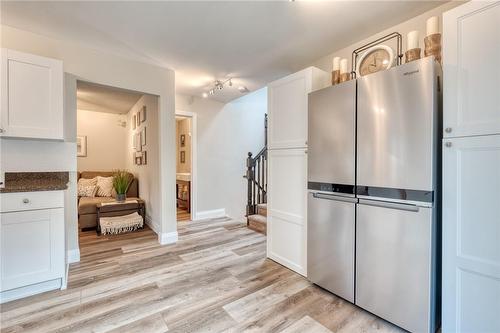 543 Upper Horning Road, Hamilton, ON - Indoor Photo Showing Kitchen