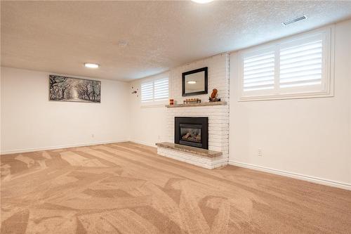 543 Upper Horning Road, Hamilton, ON - Indoor Photo Showing Living Room With Fireplace