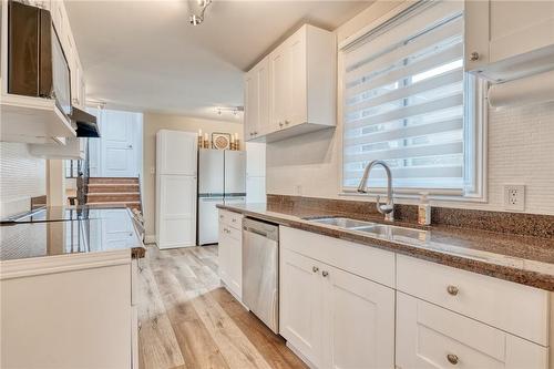 543 Upper Horning Road, Hamilton, ON - Indoor Photo Showing Kitchen With Double Sink