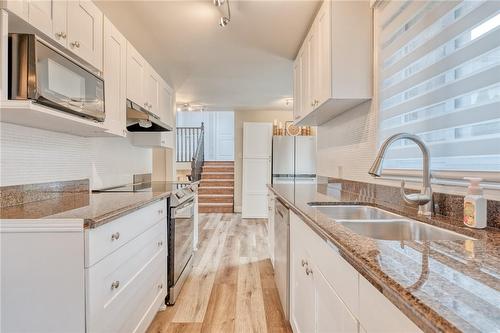 543 Upper Horning Road, Hamilton, ON - Indoor Photo Showing Kitchen With Double Sink