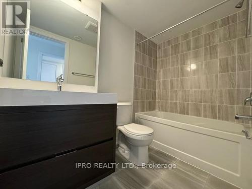 208 - 1865 Pickering Parkway, Pickering, ON - Indoor Photo Showing Bathroom