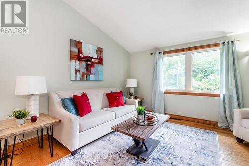 352 Curry Road, Midland, ON - Indoor Photo Showing Living Room