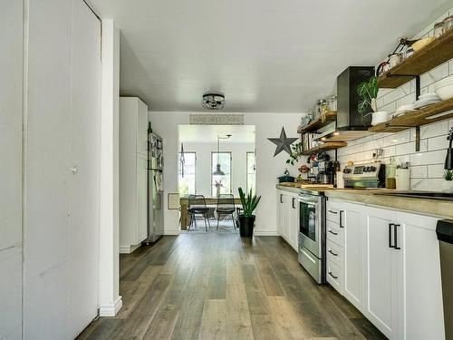 Kitchen - 15 Rue Du Domaine-Després, Sainte-Marguerite-Du-Lac-Masson, QC - Indoor Photo Showing Kitchen