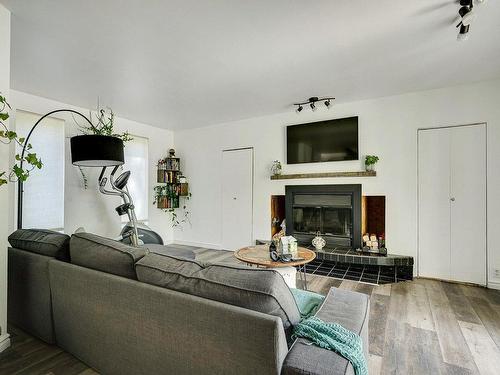 Salon - 15 Rue Du Domaine-Després, Sainte-Marguerite-Du-Lac-Masson, QC - Indoor Photo Showing Living Room With Fireplace