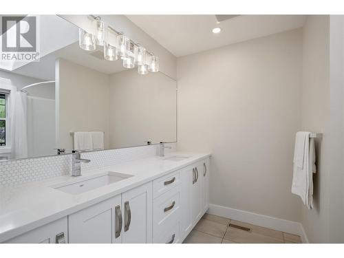 2025 Huckleberry Road, Kelowna, BC - Indoor Photo Showing Bathroom