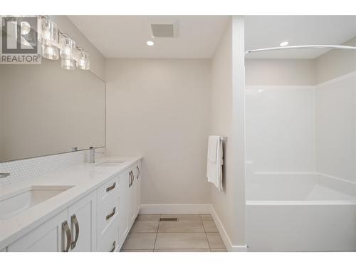 2025 Huckleberry Road, Kelowna, BC - Indoor Photo Showing Bathroom