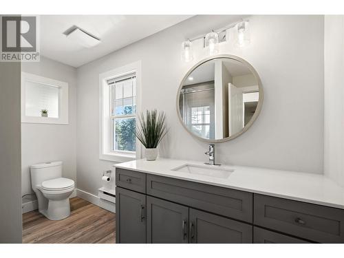 2025 Huckleberry Road, Kelowna, BC - Indoor Photo Showing Bathroom