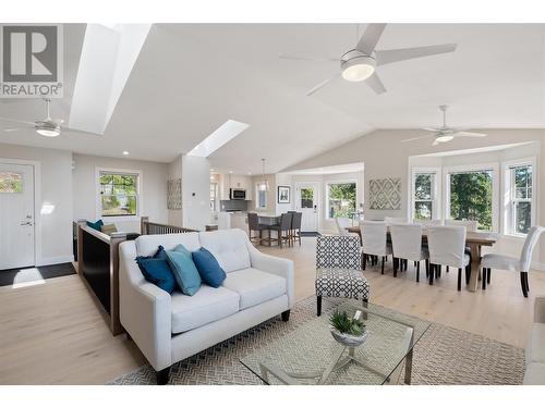 2025 Huckleberry Road, Kelowna, BC - Indoor Photo Showing Living Room