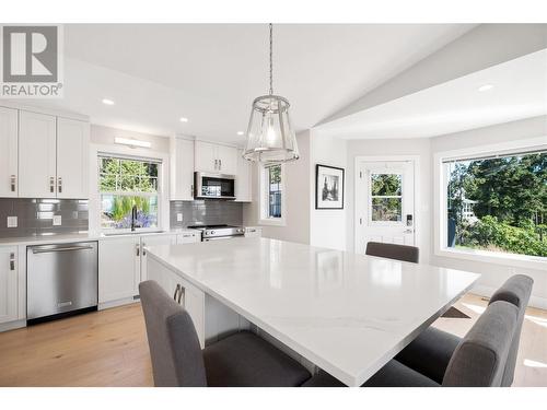 2025 Huckleberry Road, Kelowna, BC - Indoor Photo Showing Kitchen