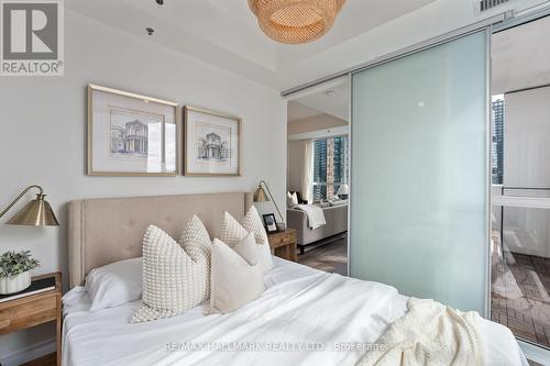 2409 - 318 Richmond Street W, Toronto (Waterfront Communities), ON - Indoor Photo Showing Bedroom