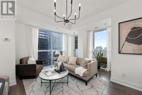 2409 - 318 Richmond Street W, Toronto (Waterfront Communities), ON - Indoor Photo Showing Living Room