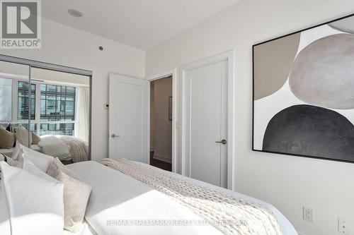 2409 - 318 Richmond Street W, Toronto (Waterfront Communities), ON - Indoor Photo Showing Bedroom