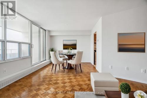 1210 - 15 Vicora Linkway, Toronto (Flemingdon Park), ON - Indoor Photo Showing Dining Room