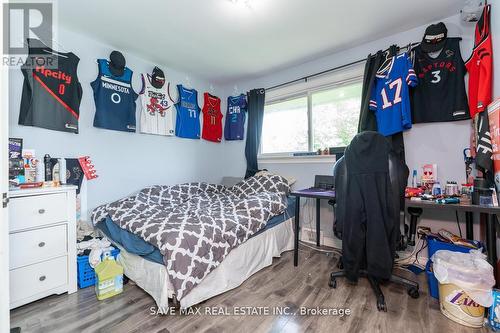 52 Broderick Avenue, Niagara Falls, ON - Indoor Photo Showing Bedroom