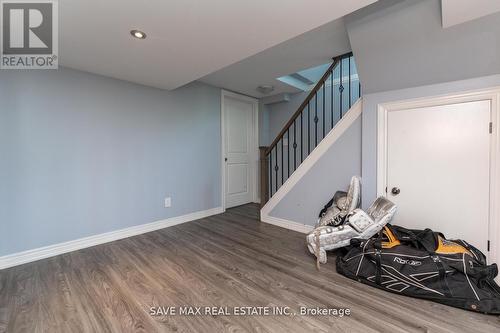 52 Broderick Avenue, Niagara Falls, ON - Indoor Photo Showing Other Room