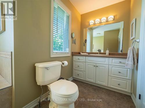 20219 Youngs Road S, Wainfleet, ON - Indoor Photo Showing Bathroom