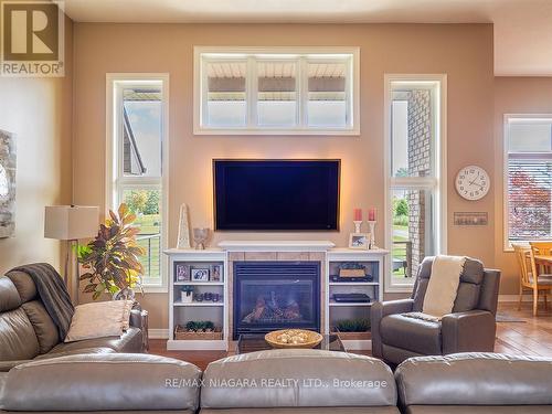 20219 Youngs Road S, Wainfleet, ON - Indoor Photo Showing Living Room With Fireplace