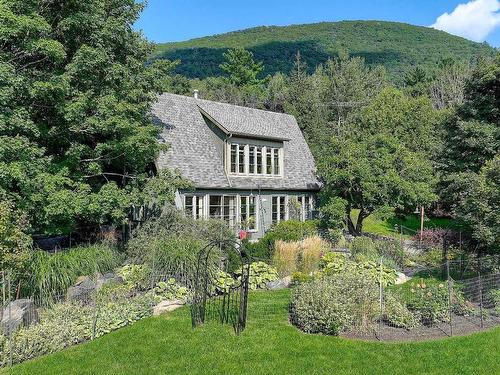 Aerial photo - 697 Rue Paul-Émile-Borduas, Mont-Saint-Hilaire, QC - Outdoor