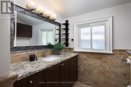 2 Markanna Drive, Toronto (Scarborough Village), ON - Indoor Photo Showing Bathroom