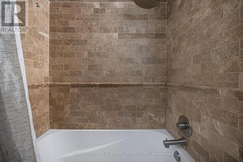 2 Markanna Drive, Toronto (Scarborough Village), ON - Indoor Photo Showing Bathroom